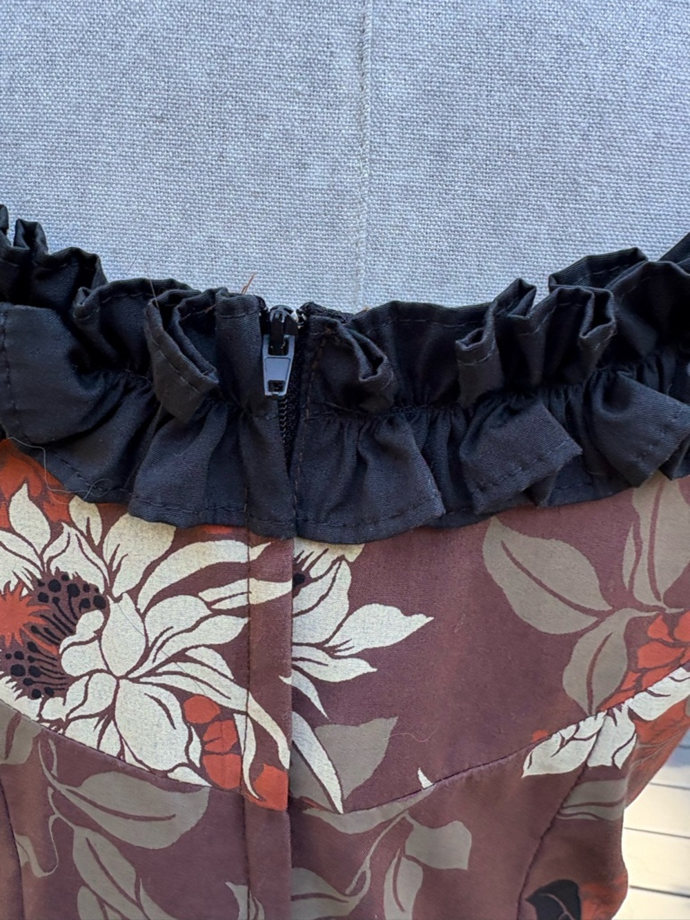 Vintage Karyl  Kaye Ruffle Floral 🌺Hawaiian 🌺 Muumuu Maxi Dress - Picture 9 of 9